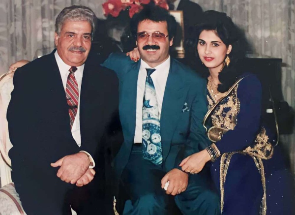 اهنگ کنارم هستی و بازم بهونه هامو میگیرم