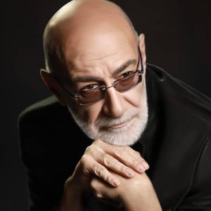 آهنگ نگاهی میکنی ما رو ٬ مگه عاشق ندیدی تو قمیشی